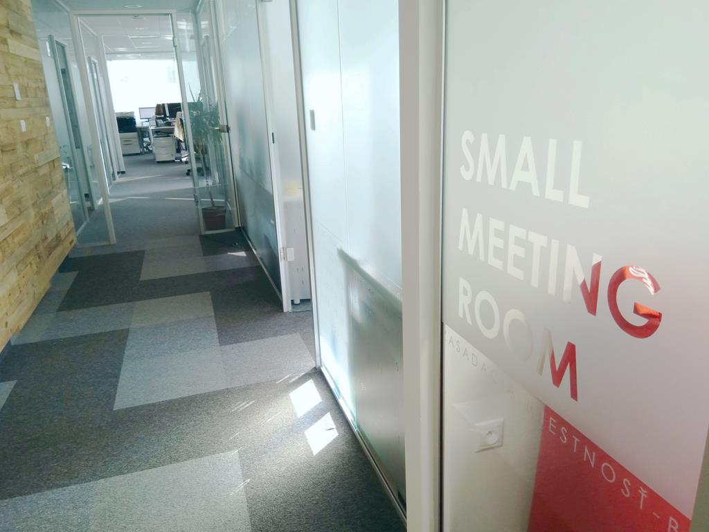 Translata chodba - small meeting room